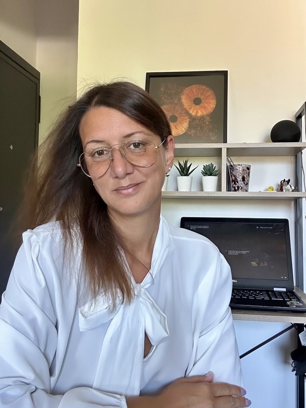 Roberta Zuriato alla sua scrivania